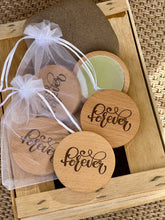 Charger l'image dans la galerie, Miroir de poche en bois à personnaliser