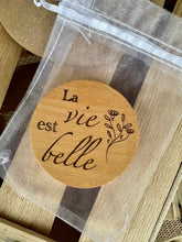 Charger l'image dans la galerie, Miroir de poche en bois à personnaliser