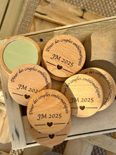 Charger l'image dans la galerie, Miroir de poche en bois à personnaliser