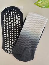 Charger l'image dans la galerie, Chaussettes Yogas &amp; Pilates antidérapantes- Personnalisables (37-42)