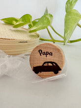 Charger l&#39;image dans la galerie, Petit défaut : Bouchon en bois &quot;Papa Voiture&quot;