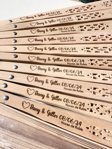 Éventails de mariage en gros gravés Éventail de mariage en bois
