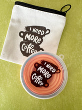 Charger l&#39;image dans la galerie, PACK LITTLE Clap/Cup I NEED MORE COFFEE (180 ml) - Coloris à choisir