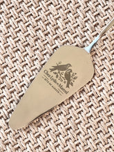 Charger l&#39;image dans la galerie, Pelle à tarte en inox avec gravure personnalisée