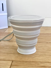 Charger l&#39;image dans la galerie, La Clap/Cup Medium, gobelet pliable et réutilisable (320 ml) - #moi Colibri